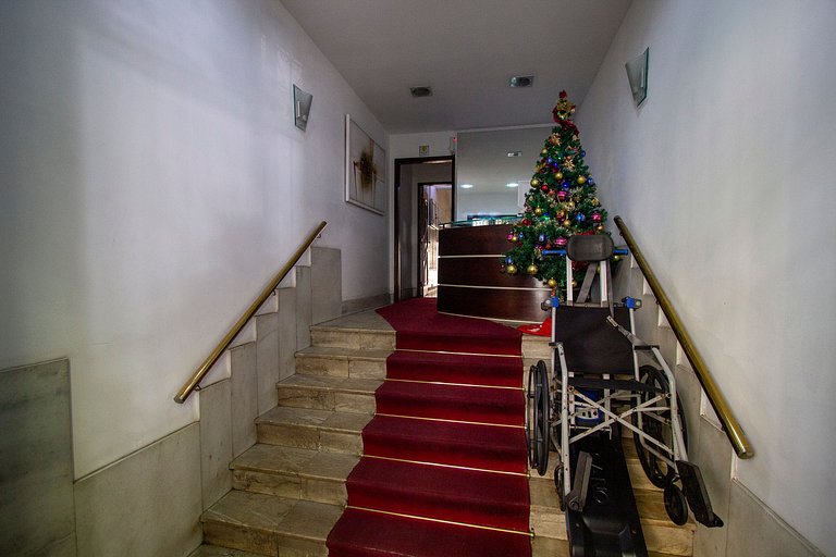 Copacabana- Ótima localização no Baixo Copa.