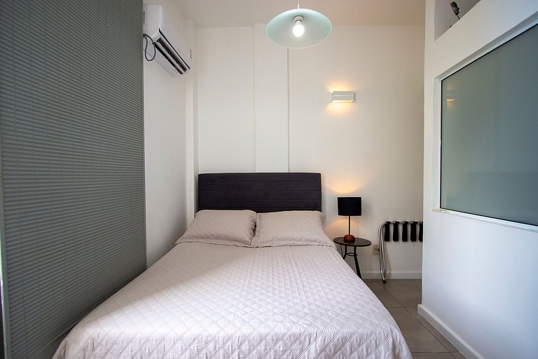 COPACABANA - VISTA LATERAL MAR