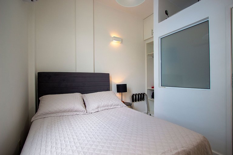 COPACABANA - VISTA LATERAL MAR