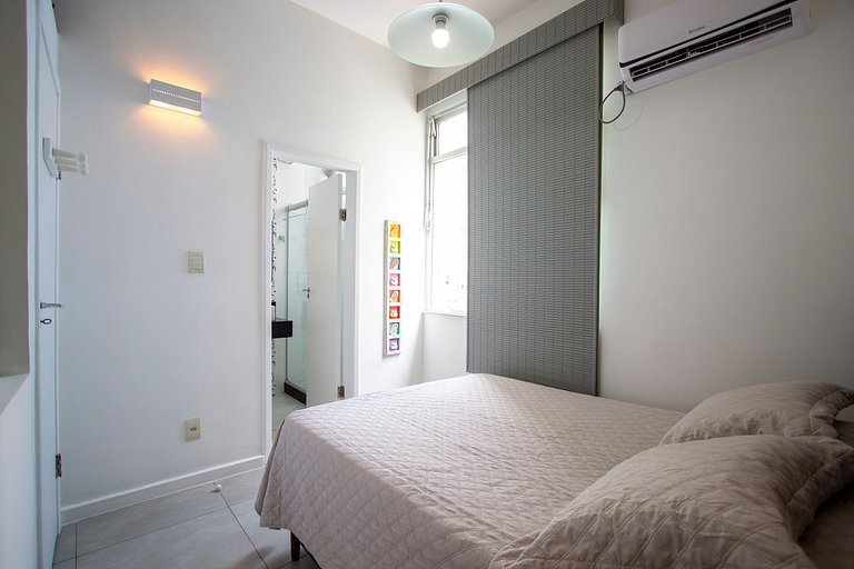 COPACABANA - VISTA LATERAL MAR