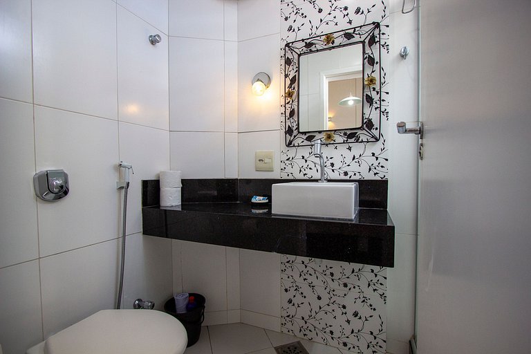 COPACABANA - VISTA LATERAL MAR