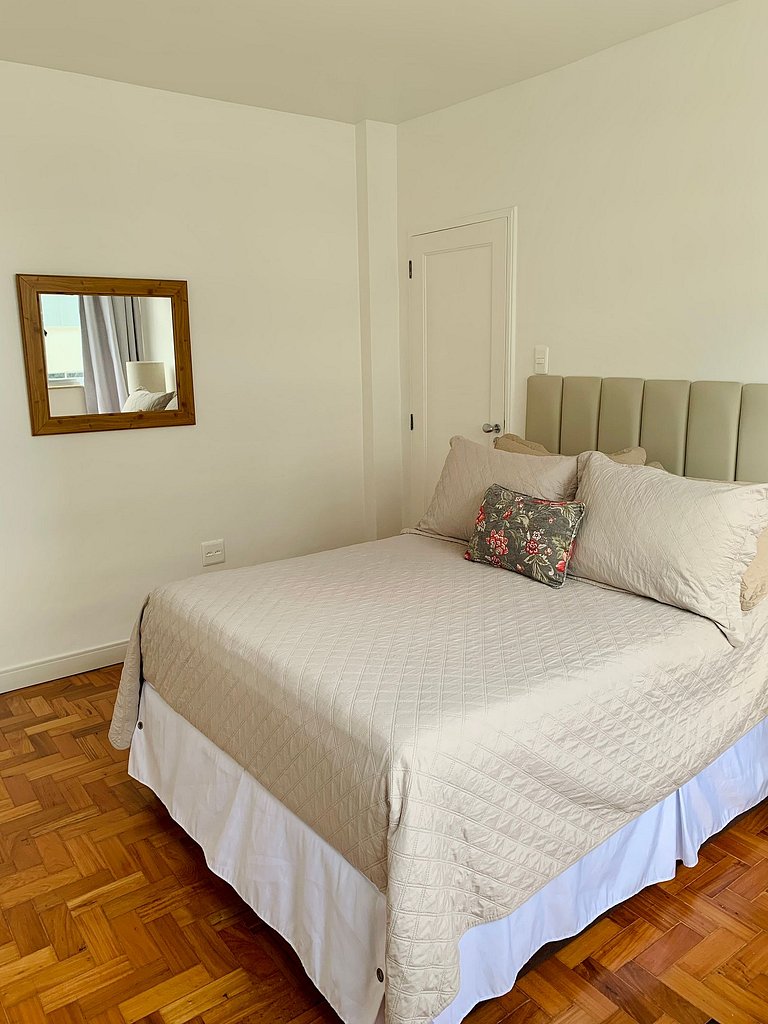 Leblon – Recém-reformado com vista Mar.