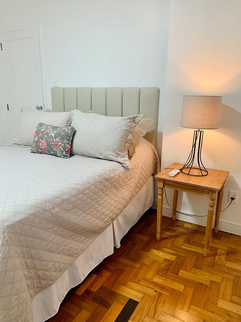 Leblon – Recém-reformado com vista Mar.