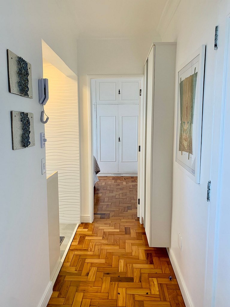 Leblon – Recém-reformado com vista Mar.