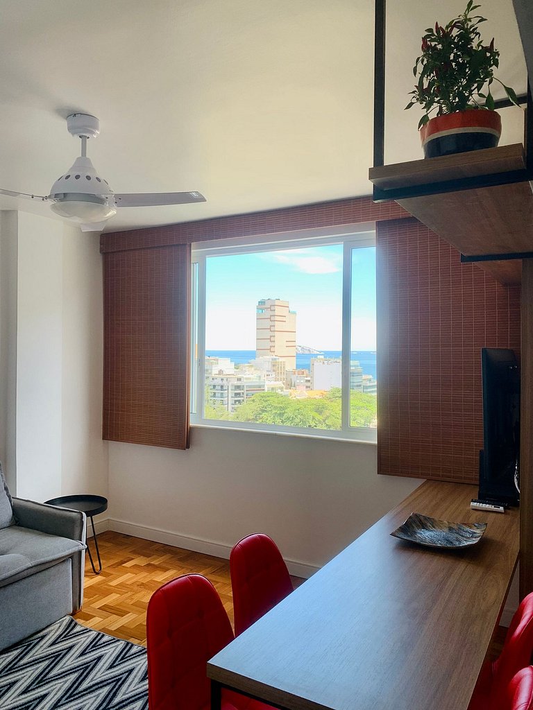 Leblon – Recém-reformado com vista Mar.