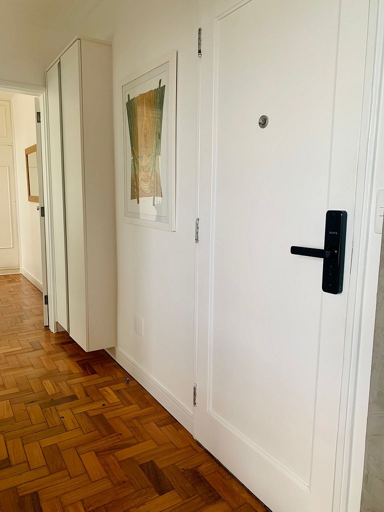 Leblon – Recém-reformado com vista Mar.