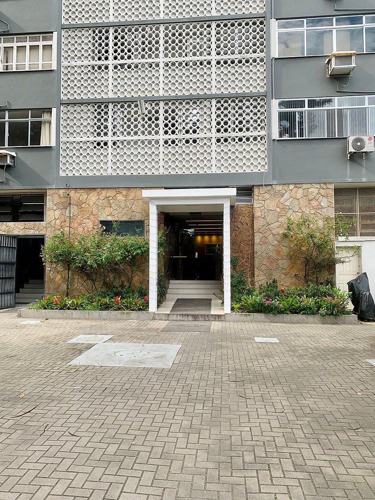 Leblon – Recém-reformado com vista Mar.