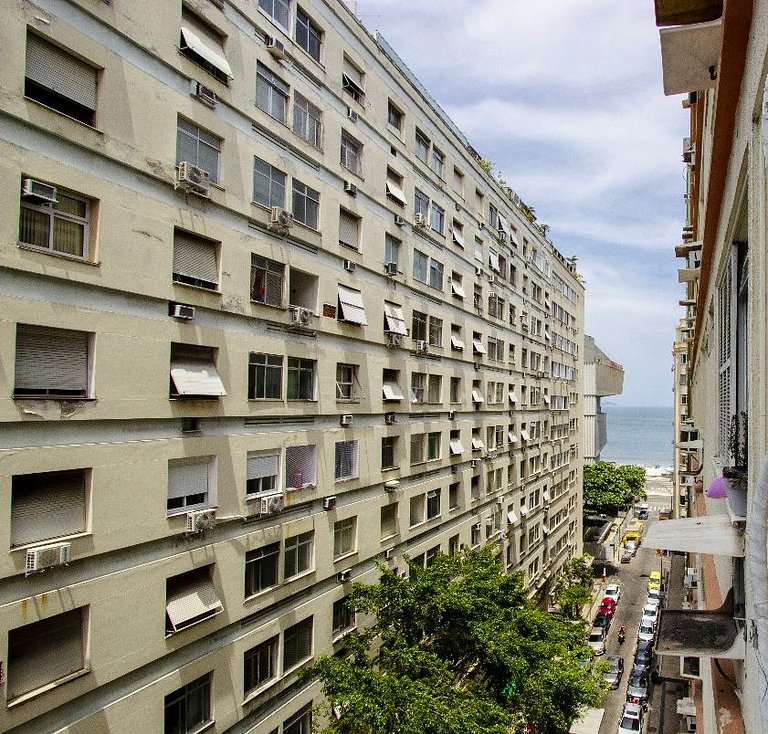 COPACABANA - VISTA LATERAL MAR