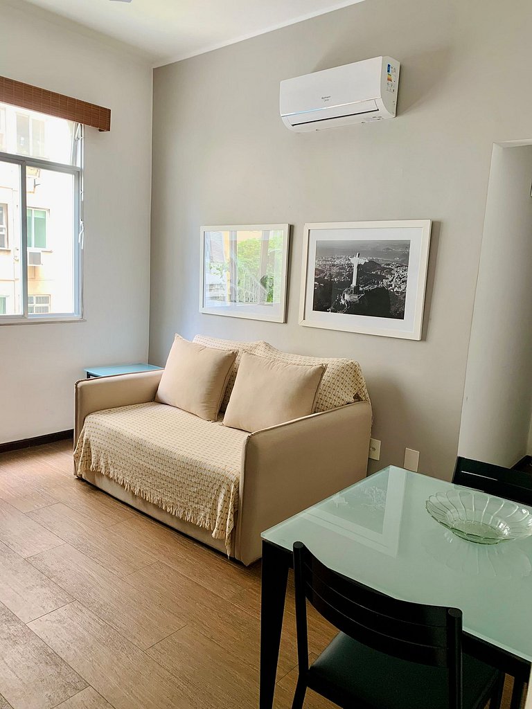 Copacabana- Ótima localização no Baixo Copa.