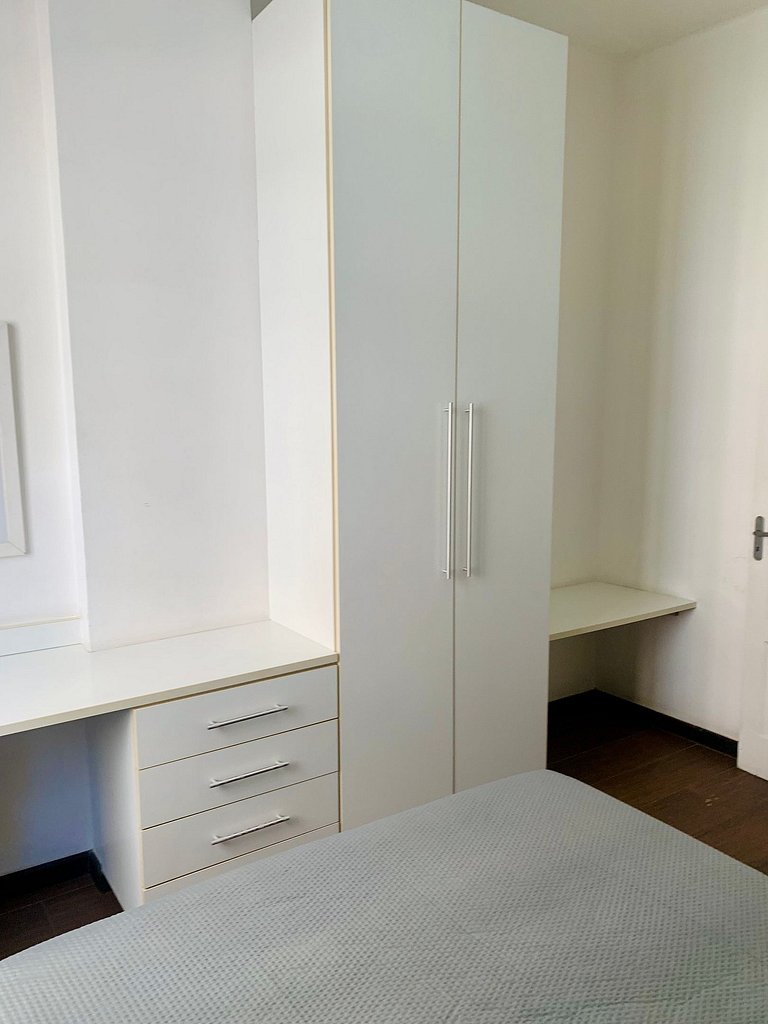 Copacabana- Ótima localização no Baixo Copa.