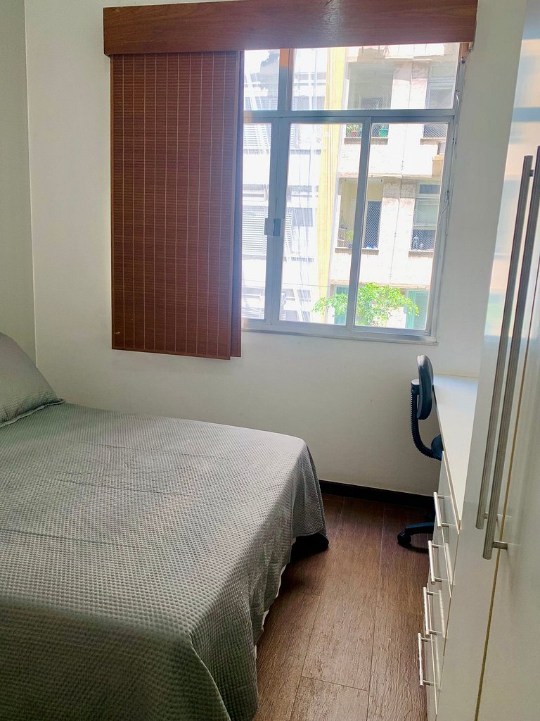 Copacabana- Ótima localização no Baixo Copa.