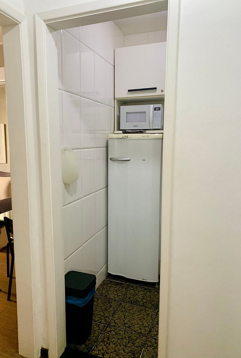 Copacabana- Ótima localização no Baixo Copa.