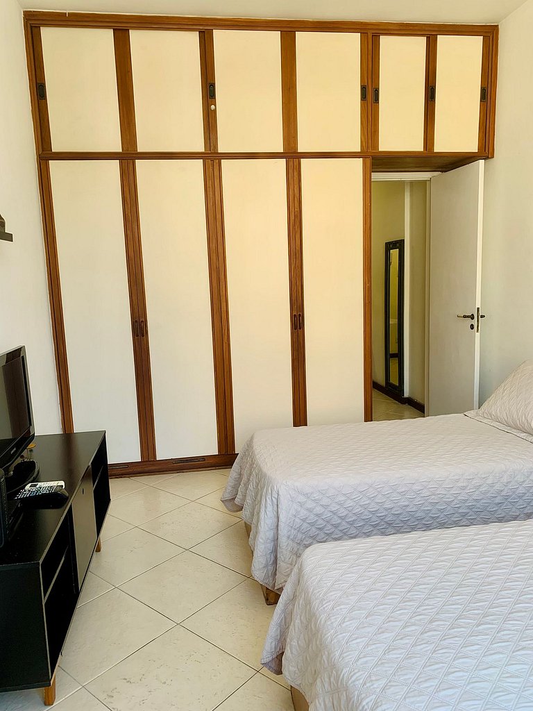 COPACABANA - ÓTIMA LOCALIZAÇÃO