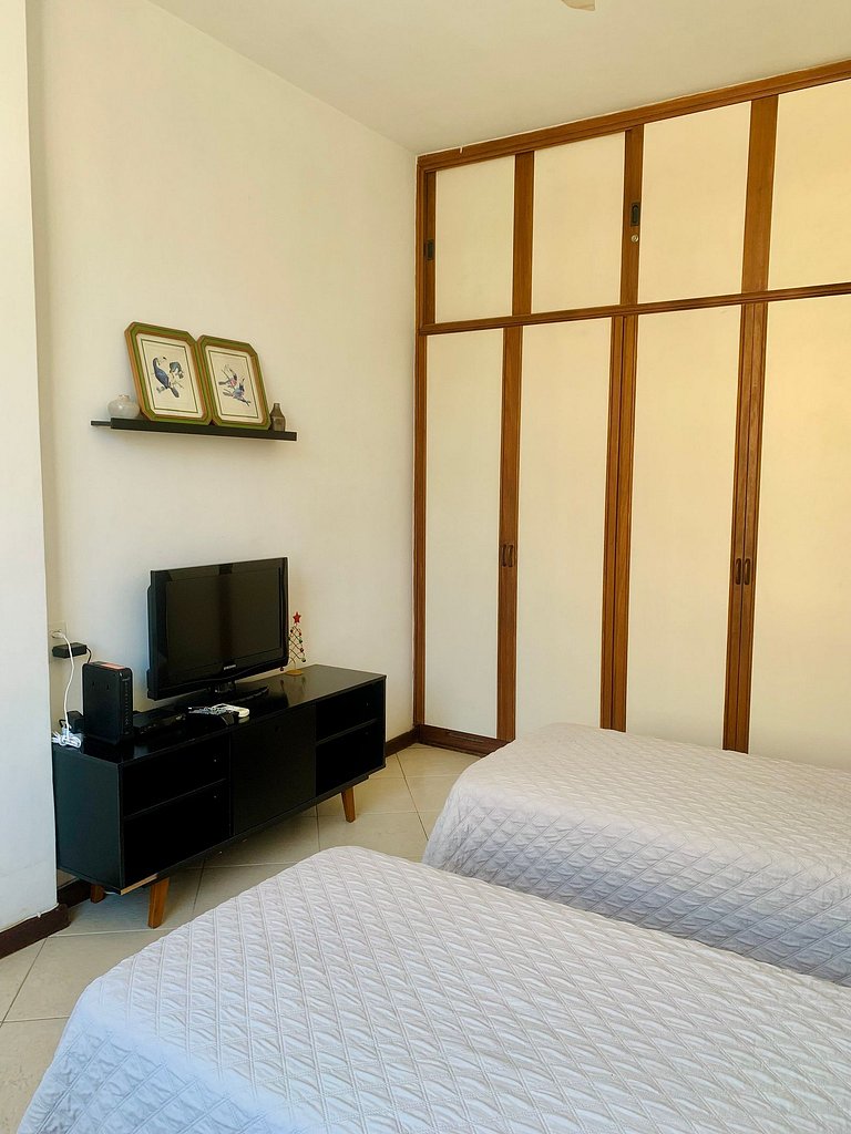 COPACABANA - ÓTIMA LOCALIZAÇÃO