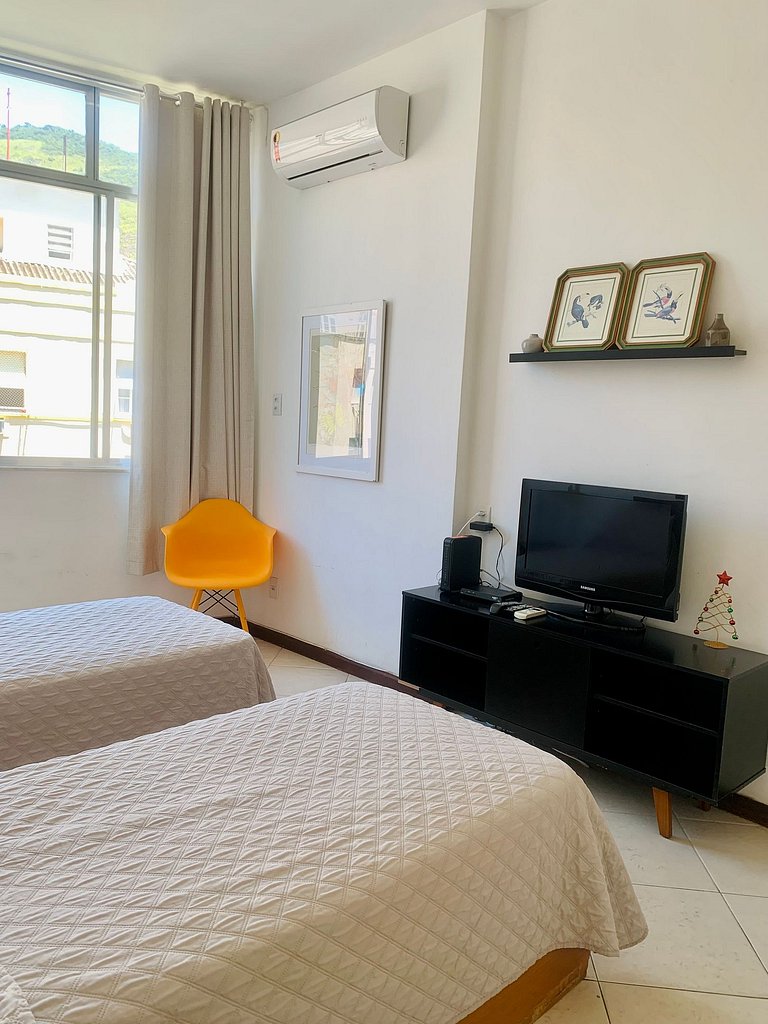 COPACABANA - ÓTIMA LOCALIZAÇÃO