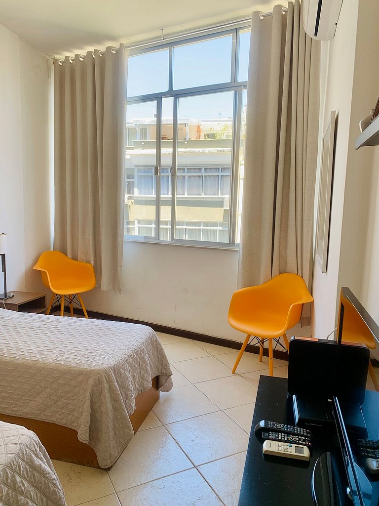 COPACABANA - ÓTIMA LOCALIZAÇÃO